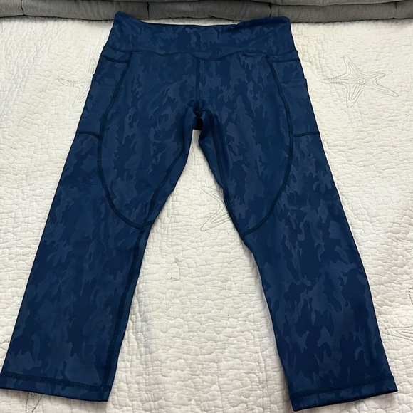 ZYIA Active Women’s Blue Camouflage Print Leggings with Pockets in size 8-10 - Picture 2 of 5